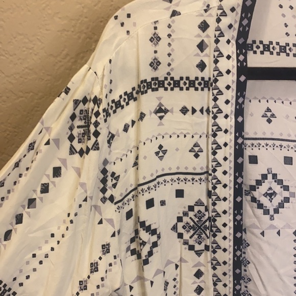 Forever 21 lightweight long line geometric design cardigan 3/4 sleeve med - Picture 4 of 7